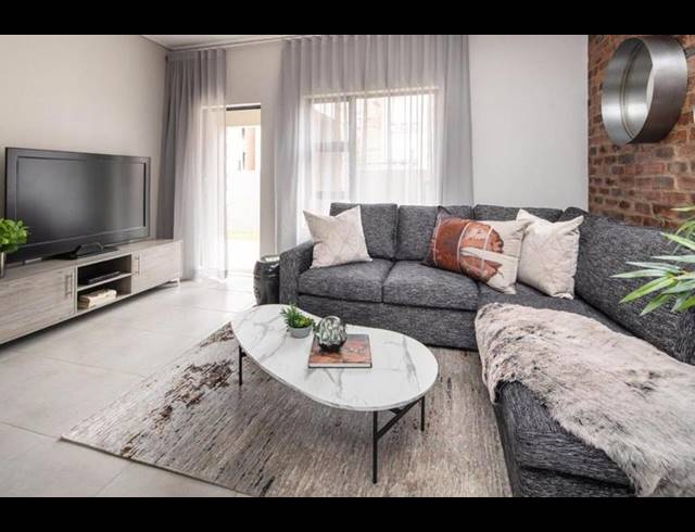 2 BEDROOM APARTMENT FOR SALE IN LYNNWOOD